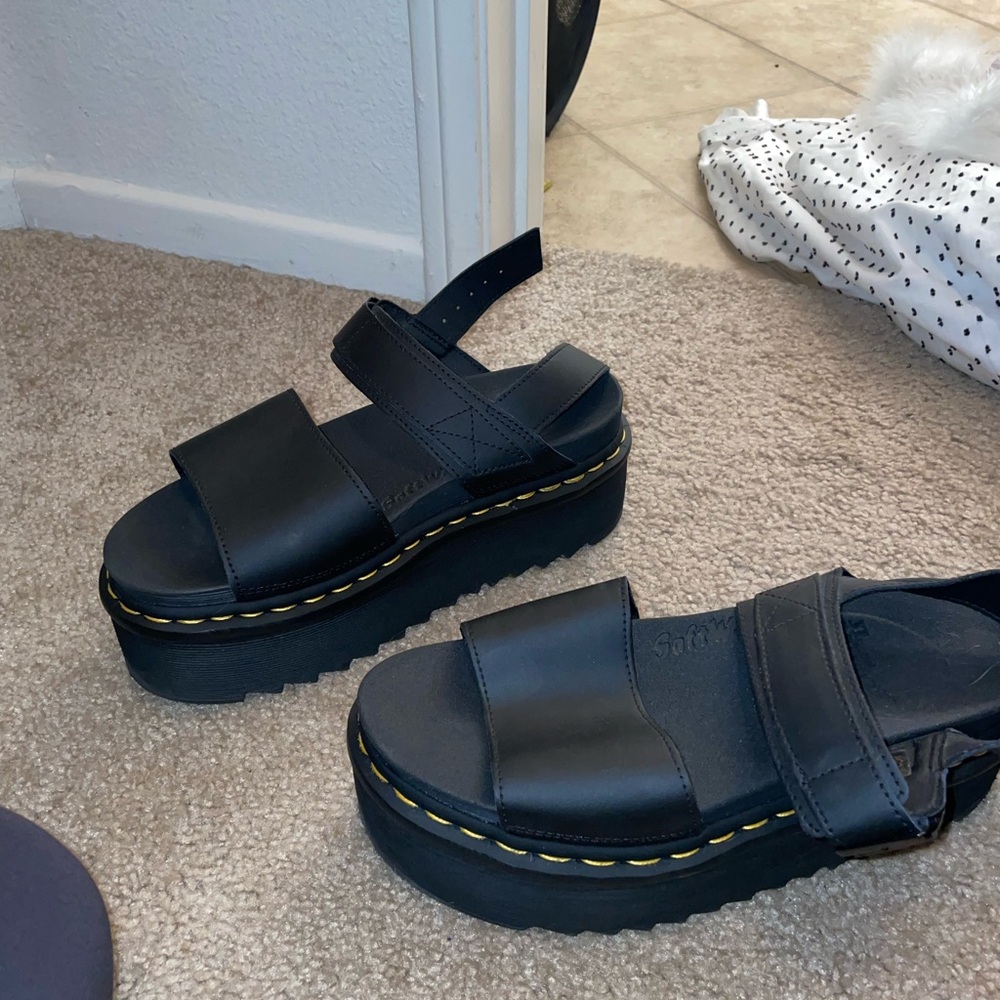 dr. martens sandles